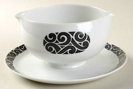 Noir Gravy Boat with Attached Underplate