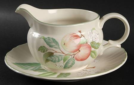Norfolk Gravy Boat & Underplate