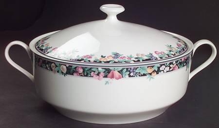 Orchard Mural 2.5 Qt Round Covered Casserole