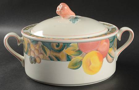 Orchard Odyssey 2.5 Qt Round Covered Casserole