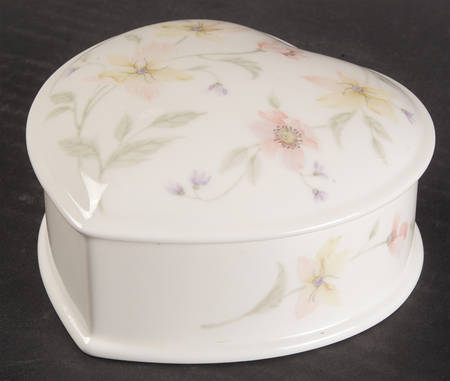 Pastel Garden Heart Shape Box & Lid