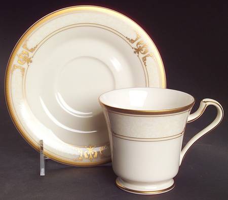 Palace Gold Footed Cup & Saucer Set