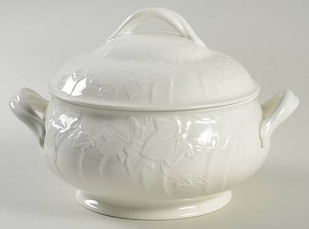 Parisian Ivy Round Covered Vegetable