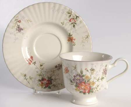 Park Lane Footed Cup & Saucer Set