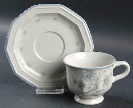 Palazzo Footed Cup & Saucer Set