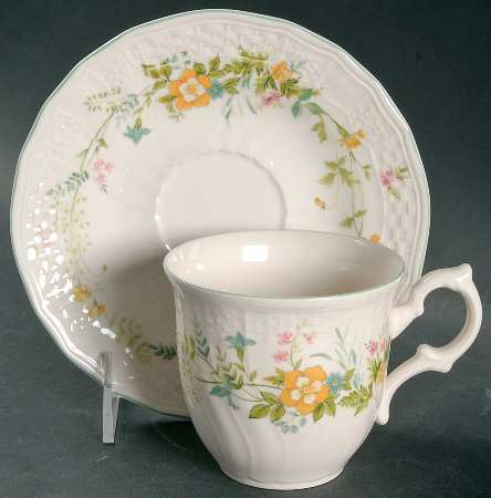 Pamela Flat Cup & Saucer Set