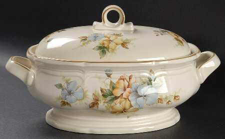 Pansies 2 Quart Oval Covered Casserole