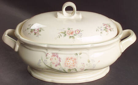 Peony Bouquet 2.5 Quart Oval Covered Casserole