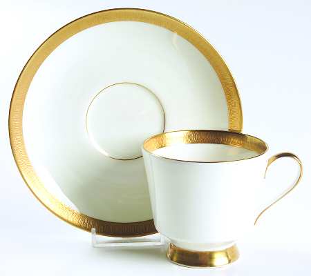Pembroke Footed Cup & Saucer Set