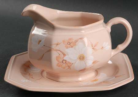 Petal Puff Gravy Boat & Underplate