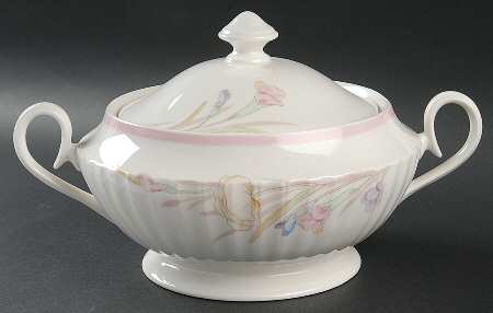 Pink Melody Round Covered Vegetable