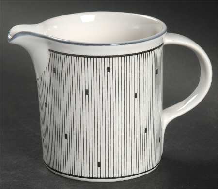 Pleats Black Creamer