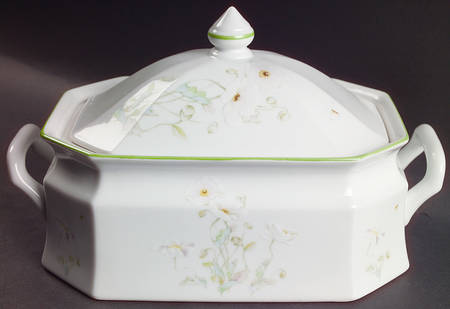Poppy Sunday 2 Quart Oval Covered Casserole
