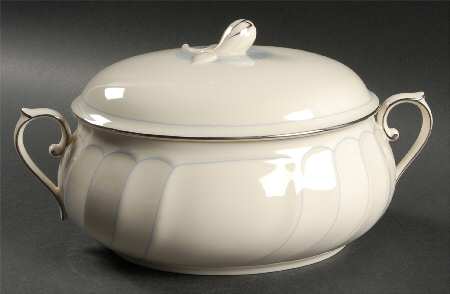 Precious Blue 2 Quart Oval Covered Casserole