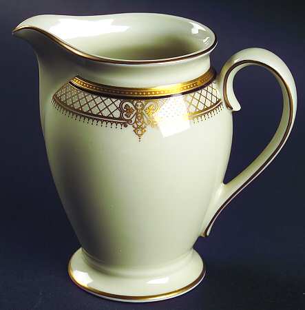 Regal Court Creamer