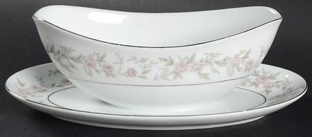 Renee Gravy Boat with Attached Underplate