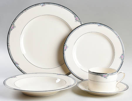 Regal Rose 40 Piece Estate Set