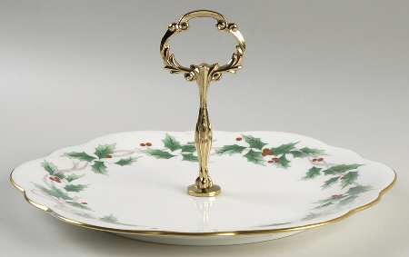Ribbon Holly Wellington Cake Plate with Center Handle