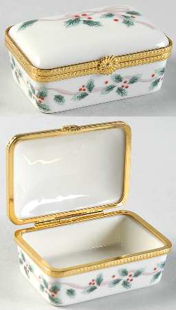Ribbon Holly Hinged Box