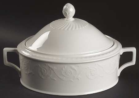 Riviera 2 Quart Oval Covered Casserole by Mikasa