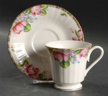 Rose Garland Footed Cup & Saucer Set