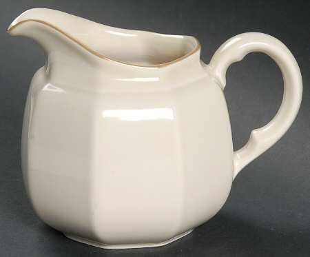 Romantics Creamer