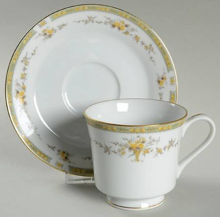 Romi Footed Cup & Saucer Set