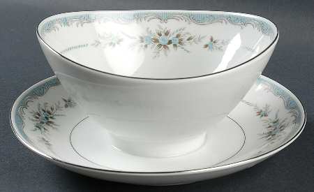 Roslyn Gravy Boat with Attached Underplate