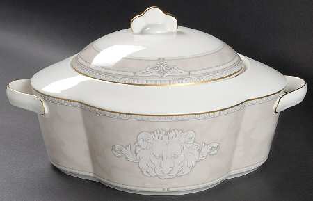 Roman Villa Round Covered Vegetable
