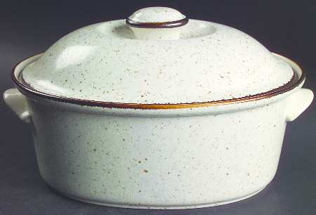 Sandstone 2 Quart Oval Covered Casserole