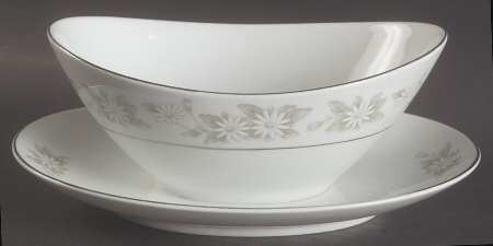 Sarah Gravy Boat with Attached Underplate