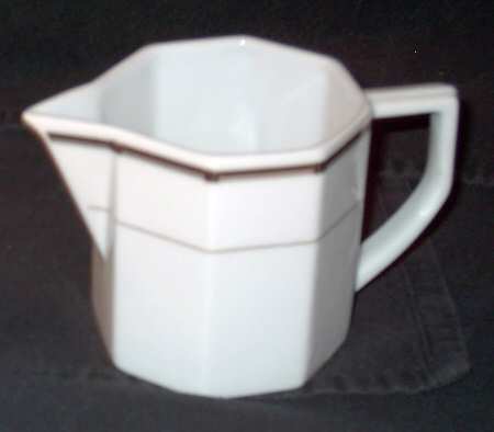 Servico Black Creamer