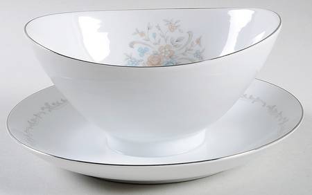 Sheila Gravy Boat with Attached Underplate