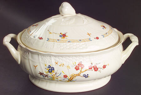 Shangri-La (D1001, Fine Ivory) Oval Tureen & Lid