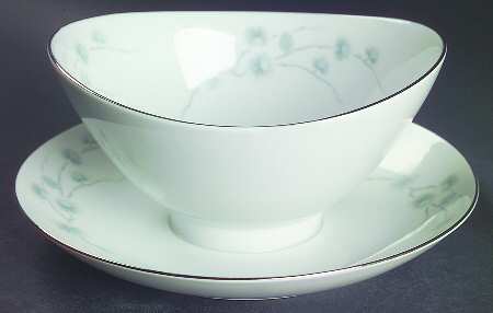 Sierra Gravy Boat with Attached Underplate