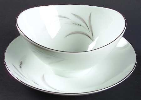 Silver Wheat (5787) Round Gravy Boat/Attached Underplate
