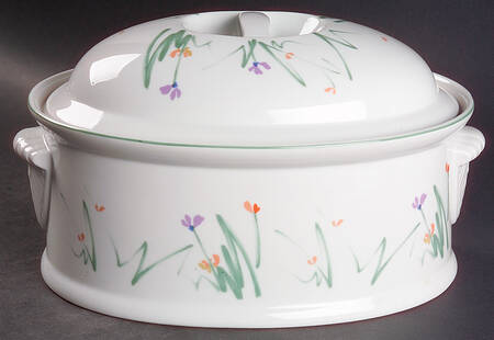Sketch Book 4 Qt Oval Covered Casserole