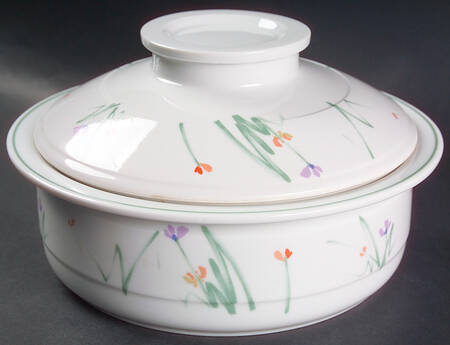 Sketch Book 3 Quart Round Covered Casserole