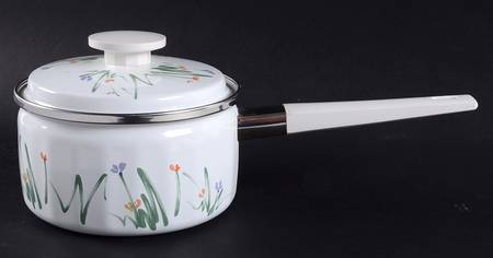 Sketch Book 1.5 Quart Metal Covered Saucepan