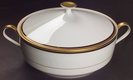 Skidmore Round Covered Vegetable