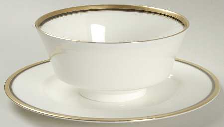 Skidmore Gravy Boat with Attached Underplate