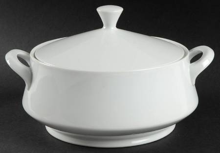 Sophisticate White 2 Qt Round Covered Casserole