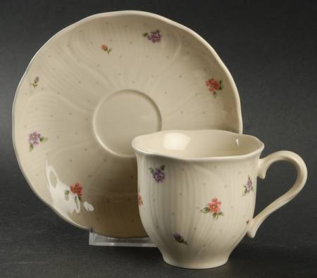 Splendor Flat Cup & Saucer Set