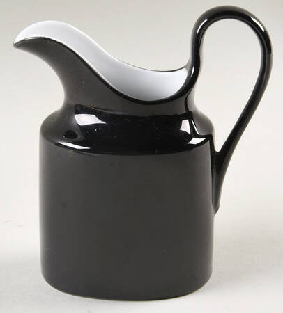 Step Black White Creamer