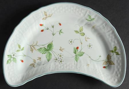 Strawberry Fair Crescent Salad Plate