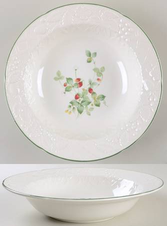 Strawberry Lane 10" Round Vegetable Bowl