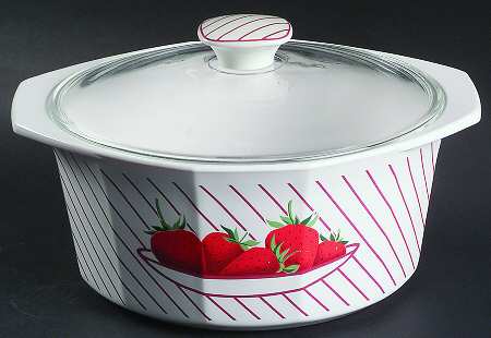 Strawberries 2 Qt Round Covered Casserole