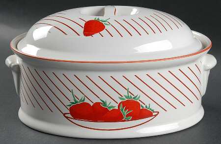 Strawberries 2 Quart Oval Covered Casserole