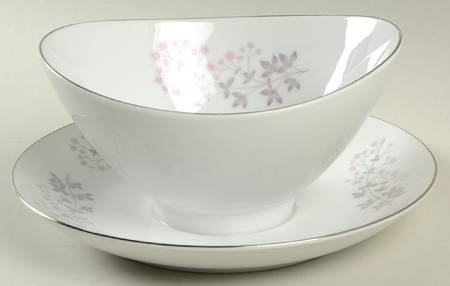 Susanne Gravy Boat with Attached Underplate