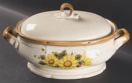 Sunny Side 2.5 Quart Oval Covered Casserole